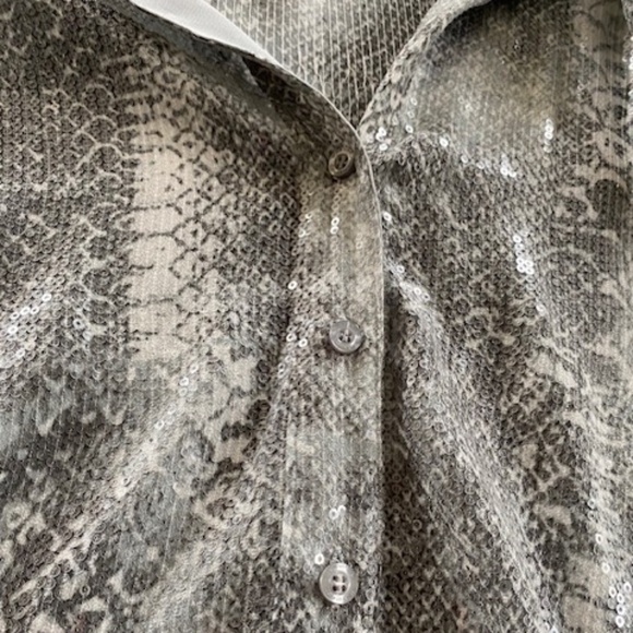 Calvin Klein US S Ladies button-up blouse reptile print grey silver tones shiny - Picture 15 of 15